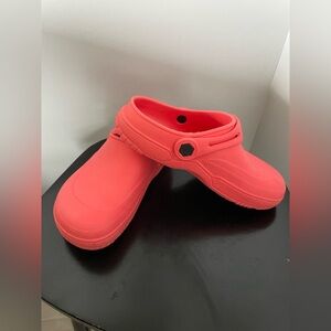 Crane coral Rubber women’s size 7/8 Waterproof Perforated Clog/Croc like Slip On